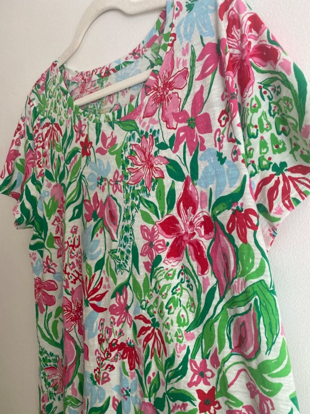 Lilly Pulitzer Floral Print 100% Cotton Blue, Green, Pink T-Shirt Women’s Size M - Picture 2 of 5